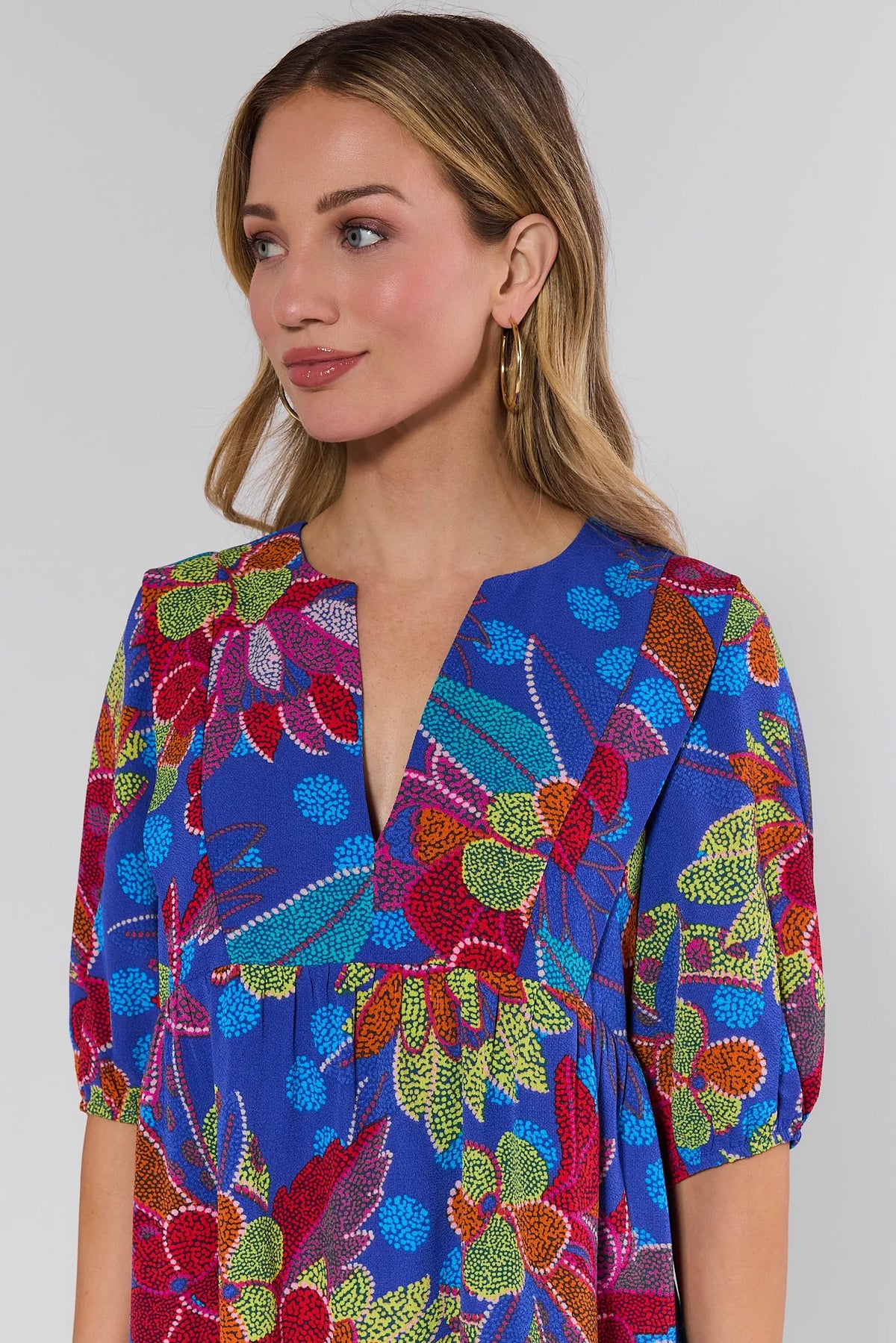 Rita Blue Floral Print Short Dress, neckline close-up detail, split V-neck, printed dress for women | Avara