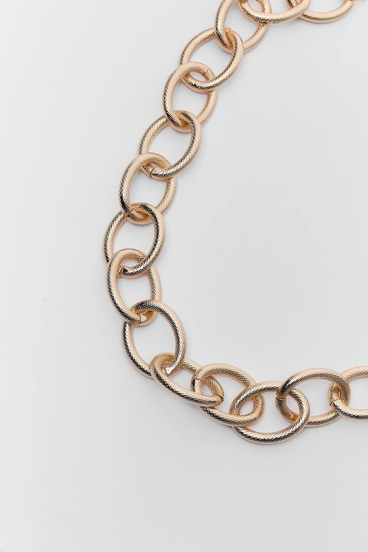 Marjorie Gold Chain Necklace textured oval link detail close-up - Chain Detail | Avara