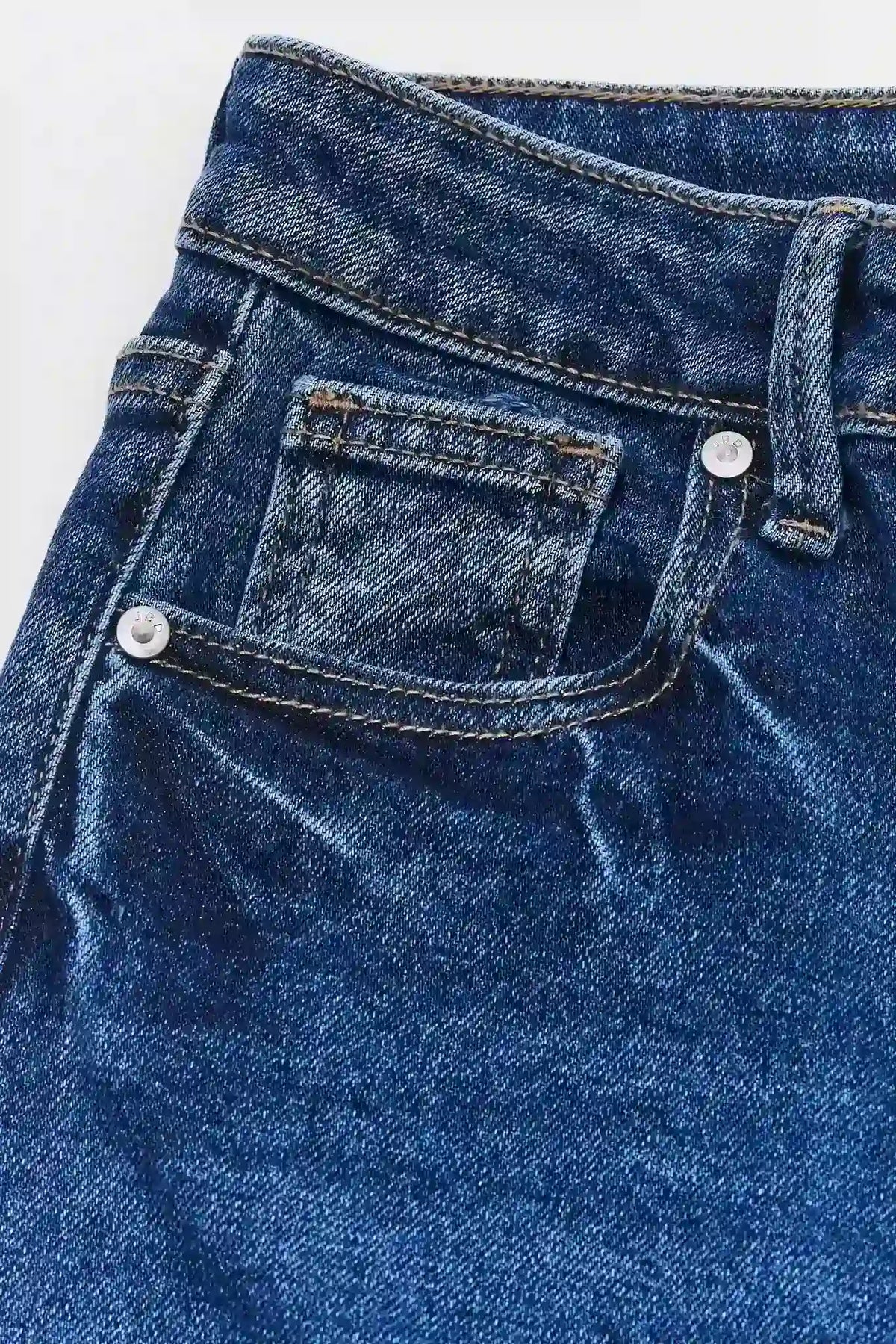 Medium Wash Denim Wide Leg Jeans - Front Pocket and Waistband Close-Up Detail | Avara
