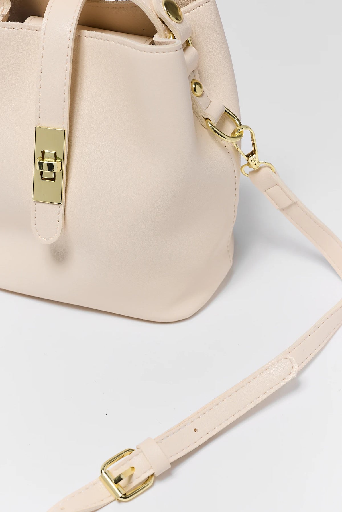 Ivory Turnlock Bucket Bag Gold Hardware Detail - Strap and Closure Close-Up | Avara