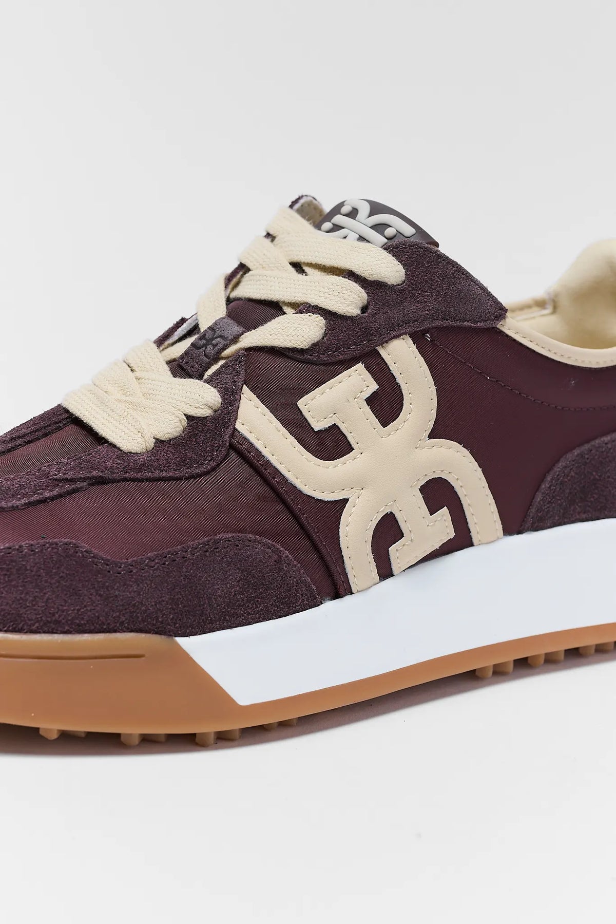 Brown Sam Edelman Langley Sneaker - Logo & Cream Lace Close-Up Detail | Avara
