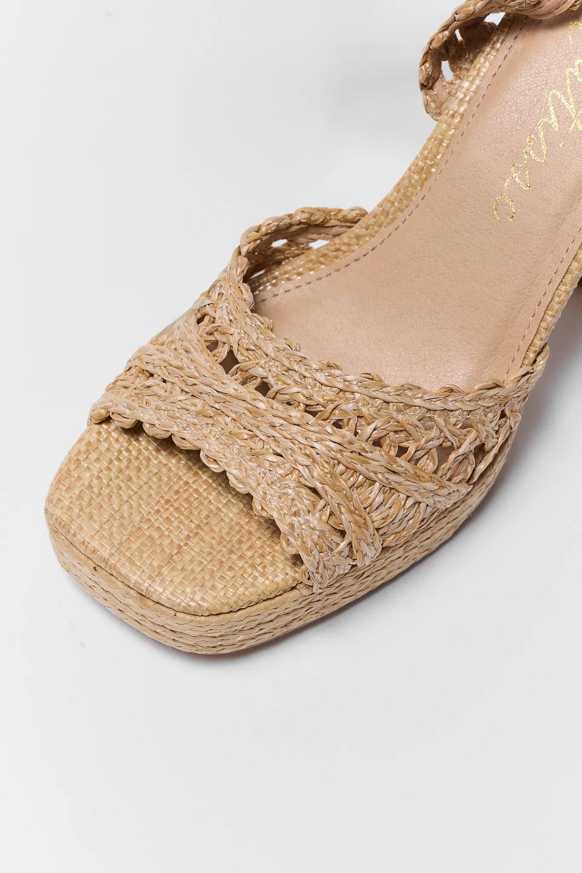 Tan woven raffia platform heel - Close-Up Toe Strap Detail | Avara