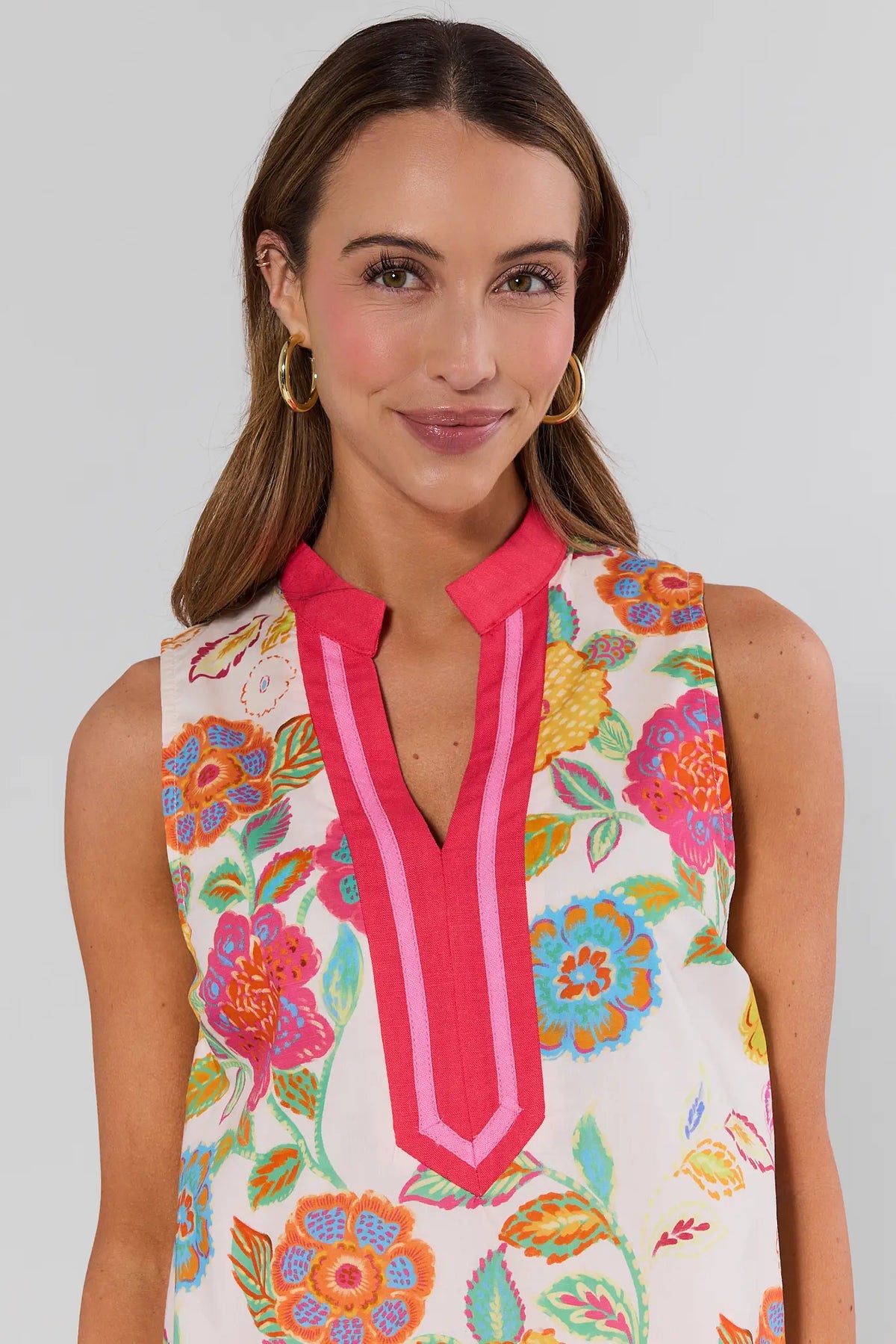 Justine Floral Short Dress pink V-neckline and collar detail close-up - THML by Avara