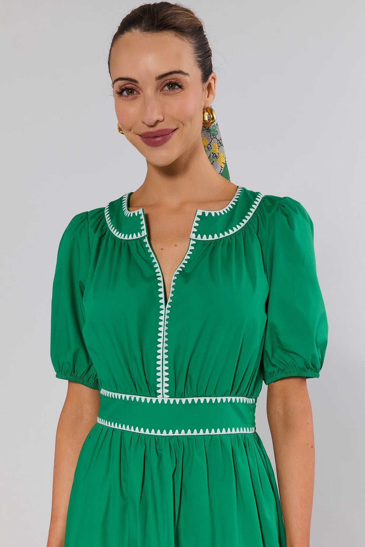 Green Aria Contrast Trim Midi Dress - white whipstitch neckline close-up detail | Avara