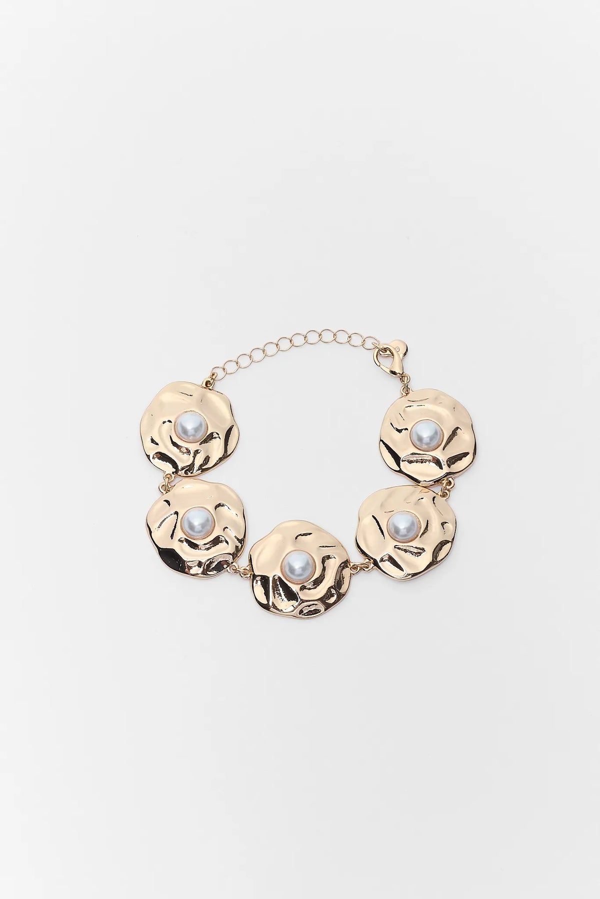 Gold Chunky Pearl Bracelet with hammered disc links - Flat Lay | Avara