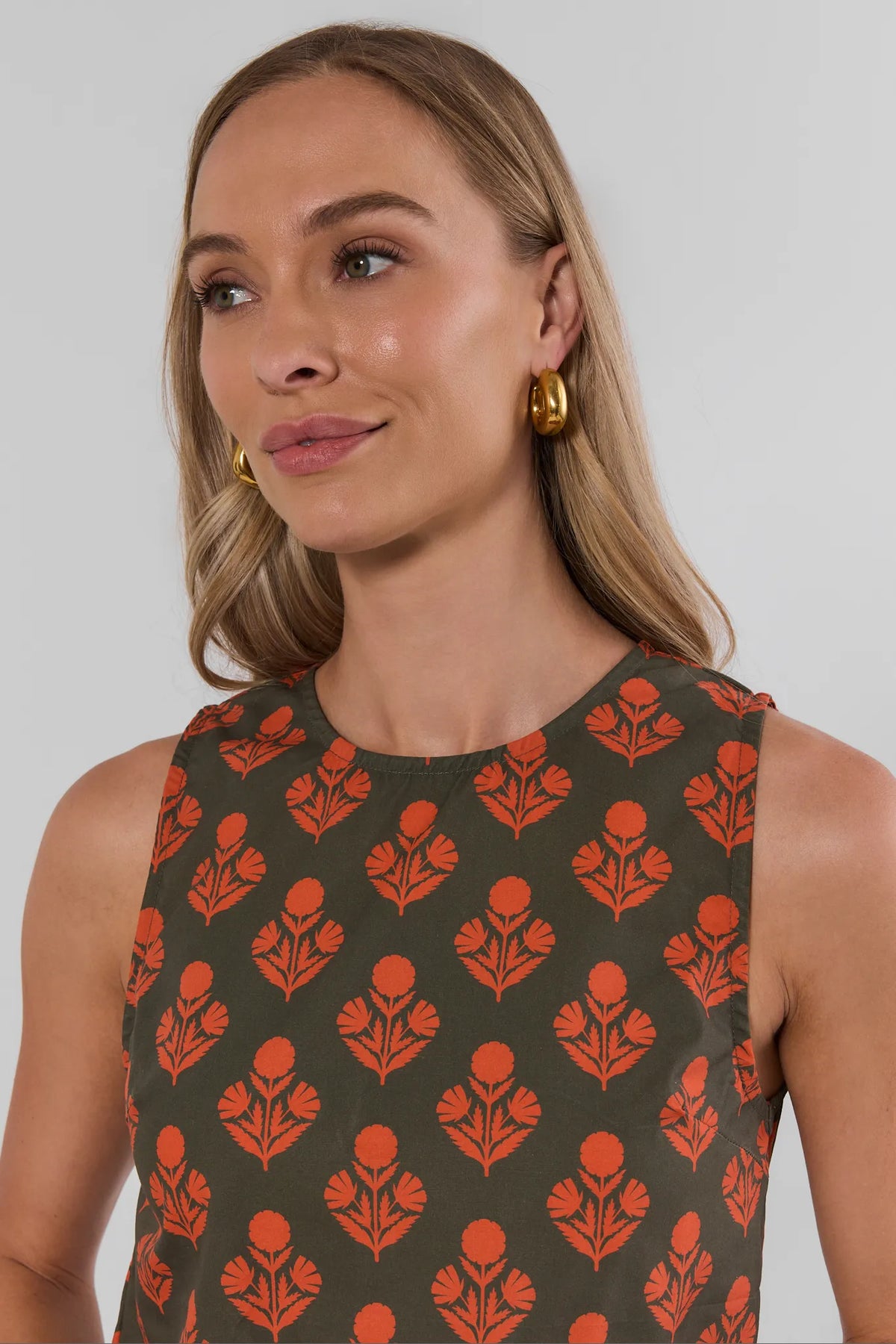 Green Floral Printed Tank Top - Neckline Close-Up Detail | Avara
