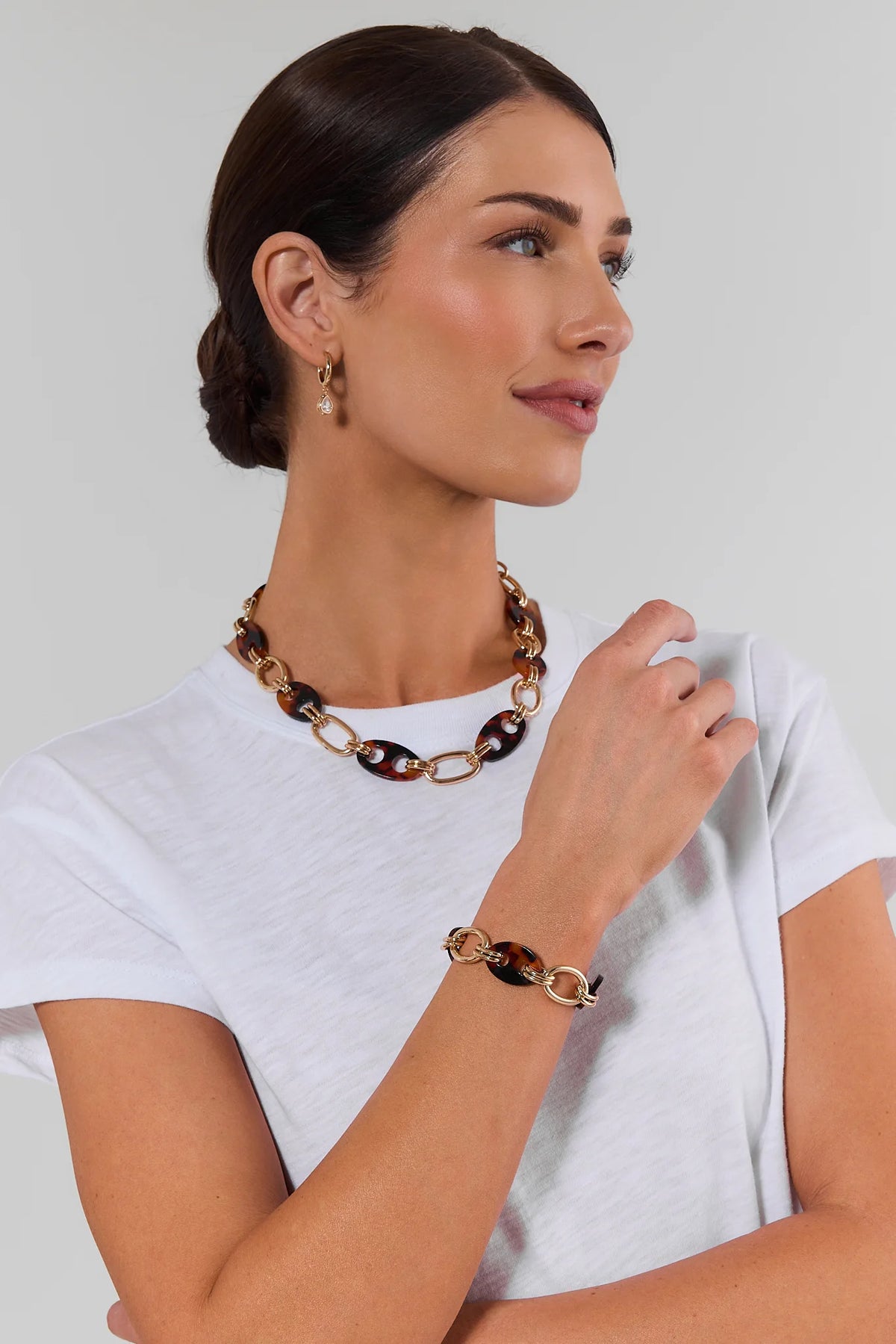 Tortoise Loop Chain Bracelet Worn On Model with Matching Necklace - On Model | Avara