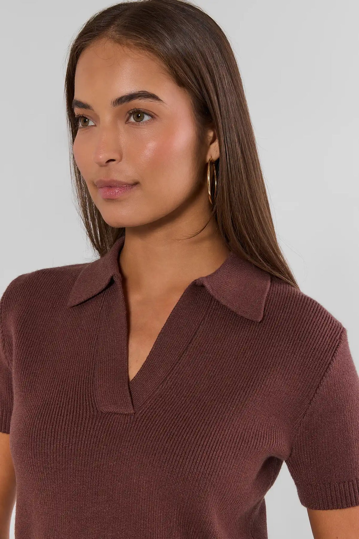 Brown Knit Collared Top - Close-Up Collar and V-Neckline Detail | Avara
